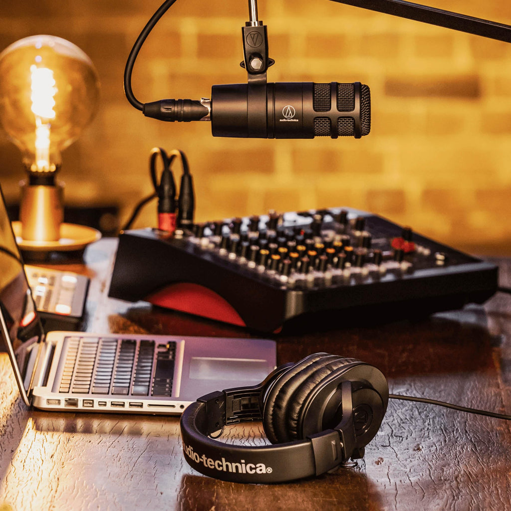 Hypercardioid Dynamic Podcast Microphone Bundle with Pop Filter, Boom Arm, XLR Cable M14532