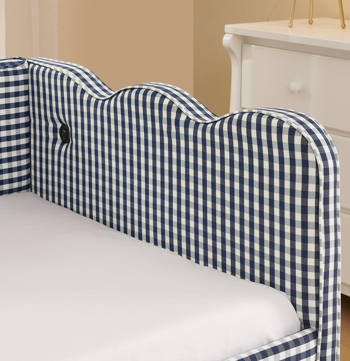 Twin Linen Upholstered Daybed with Pop Up Trundle and USB Port Y565